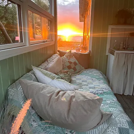 Beachfront - Sauna, Sunset View, Canoes, Peaceful, Fully Heated For Winter Vakantiehuis